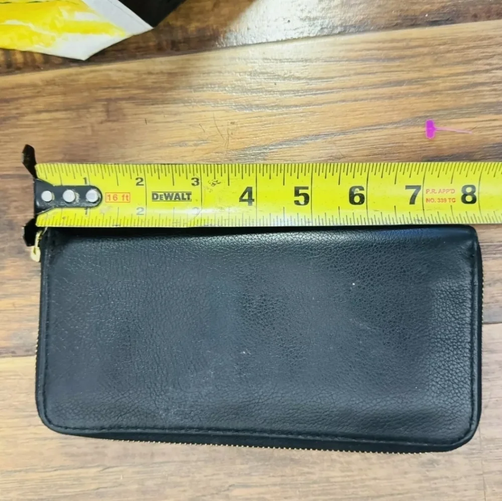 Fossil - Black and White Leather Zip Around Wallet